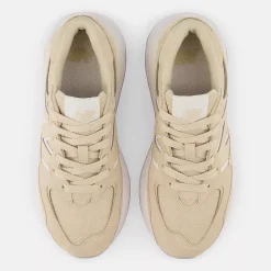 5740 - Sandstone with White